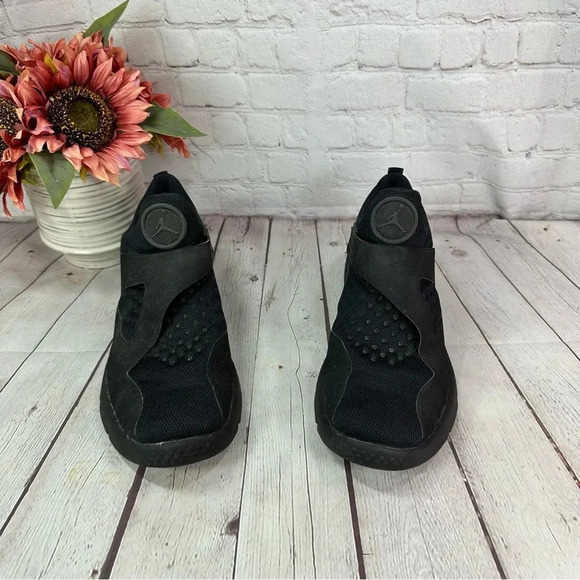 nike jordan trainer essentials black with silver logo and metallic fleck - Picture 2 of 8